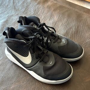 Nike Boys 6Y Black and White High-Top Sneakers